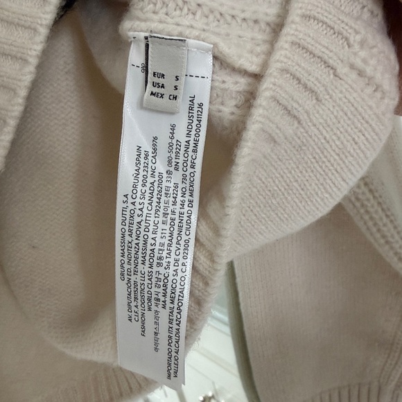 Massimo Dutti V-Neck Sweater - Cream and Black Argyle - Picture 3 of 6